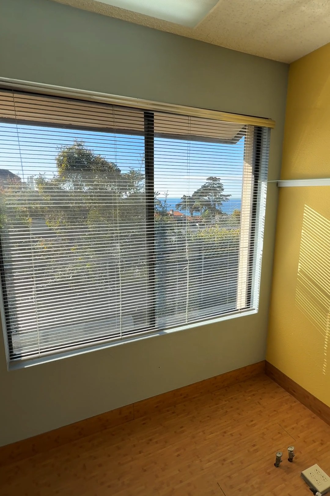 Smiles by Pai before: empty treatment room with metal blinds and blue-gray walls